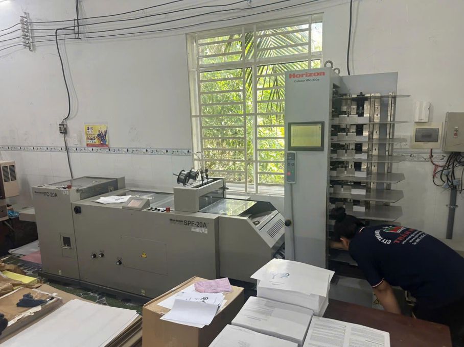 Máy bắt liên đóng ghim tự động